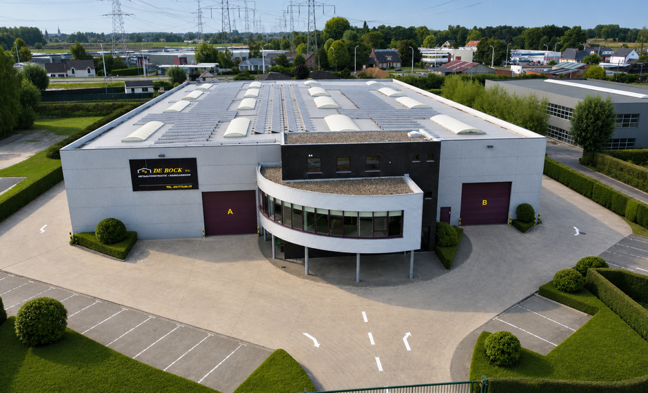 Het betreft de verhuur van een magazijn met kantoren in het bedrijvenpark Doornpark te Beveren, gelegen vlakbij de N70, dewelke voor een vlotte verbinding zorgt met de E34/E17.
Deze unit heeft een oppervlakte van ca. 1665 m², bestaande uit ca. 1375 m