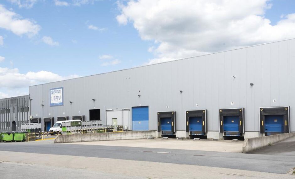 Het betreft de verhuur van 2 logistieke units logistieke nieuwbouw-hub op een strategische locatie in Zele, op een afstand van 1,5 km van de E17 (Antwerpen - Gent)
De 2 units kunnen samen of apart gehuurd worden.
UNIT 1 - magazijn van ca. 7 663 m² met