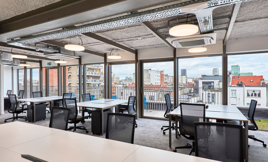 Binnen het recent opgeleverde Maritiem House aan de Olijftakstraat 7 komt op de derde verdieping een kantoorruimte van 727 m² beschikbaar. Dit moderne en energiezuinige gebouw, in samenwerking met Clockwise Business Center, biedt een inspirerende werkomg