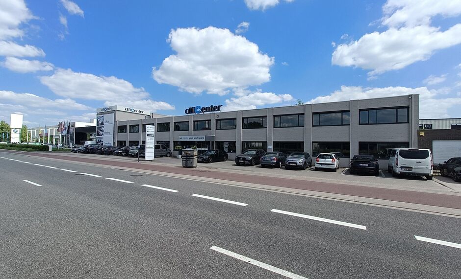 Kantoorgebouw te koop in Aartselaar