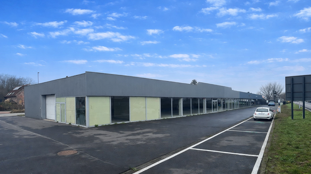 De beschikbare unit maakt deel uit van een bedrijfsgebouw van 1.000 m&sup2; aan de Puitvoetstraat. Van deze oppervlakte wordt 615 m&sup2; (unit 6B) te huur aangeboden. Het andere deel is verhuurd aan Heytens, wat bijdraagt aan een sterke commerci&euml;le omgeving. Da