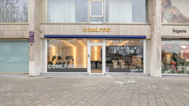 Op een gunstige en vlot bereikbare locatie op Linkeroever bieden wij dit gelijkvloerse handelspand van ca. 40 m² te koop aan, gelegen aan de Beatrijslaan 40.
Het pand is geschikt voor diverse handels- of dienstverlenende activiteiten (kantoor, praktijk