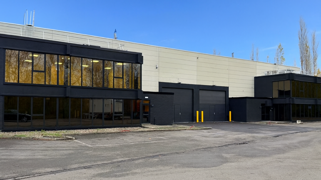 Het betreft de verhuur van een strategisch gelegen magazijn aan de rand van de Haven van Antwerpen. Dit magazijn is direct gelegen aan de A12/E19/Noorderlaan &eacute;n perfect ontsloten voor nationale en internationale distributie. 

De unit heeft een oppervlak