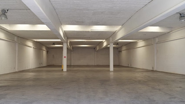 Het betreft de verhuur van een magazijn in het bedrijvenpark De Delften te Westmalle. Deze locatie is eenvoudig bereikbaar via de afrit Zoersel op de E34 (Antwerpen-Turnhout) ofwel de afrit Brecht op de E19 (Antwerpen-Breda).

Dit magazijn heeft een opper