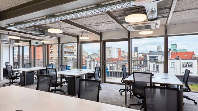 Binnen het recent opgeleverde Maritiem House aan de Olijftakstraat 7 komt op de derde verdieping een kantoorruimte van 727 m&sup2; beschikbaar. Dit moderne en energiezuinige gebouw, in samenwerking met Clockwise Business Center, biedt een inspirerende werkomg