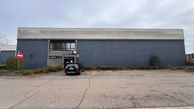 Het betreft de verhuur van verschillende KMO-units met kantoren, gelegen in bedrijvenpark Kontich I & II. Het bedrijvenpark is uitstekend gelegen langs de Prins Boudewijnlaan, in de onmiddellijke nabijheid van de op- en afrit Kontich van de E19 (Antwerpen