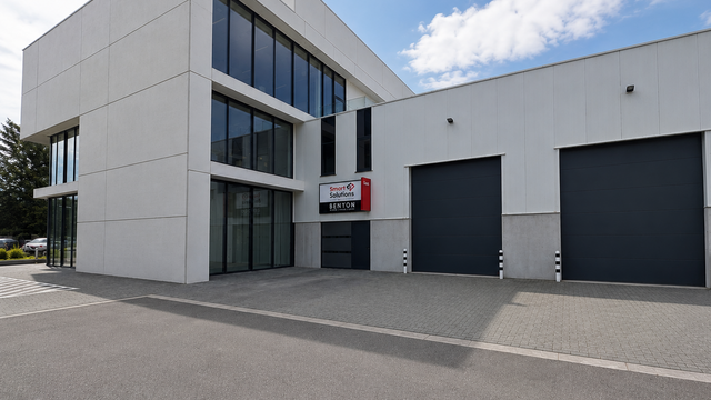 Gelegen langs de Prins Boudewijnlaan te Kontich bevindt zich deze KMO-unit binnen het recente “GATE 7 Business Park”, een kwalitatief KMO-project op een strategische locatie tussen Antwerpen en Brussel.
Het bedrijvenpark geniet van een uitstekende be