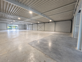 Het betreft een commerci&euml;le ruimte op een uitstekende zichtlocatie in Herentals, met een totale oppervlakte van ca. 851 m&sup2;, verdeeld over ca. 693 m&sup2; op het gelijkvloers en ca. 158 m&sup2; op de eerste verdieping.

Het gelijkvloers leent zich uitstekend voo