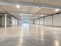 Het betreft een commerci&euml;le ruimte op een uitstekende zichtlocatie in Herentals, met een totale oppervlakte van ca. 851 m&sup2;, verdeeld over ca. 693 m&sup2; op het gelijkvloers en ca. 158 m&sup2; op de eerste verdieping.

Het gelijkvloers leent zich uitstekend voo