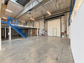 Het betreft de verhuur van een bedrijfsgebouw gelegen langsheen de Kontichsesteenweg te Aartselaar, met een uitstekende ligging nabij de A12. Binnen dit bedrijvencomplex bieden wij een unit aan van ca. 1632 m², bestaande uit:
- 1.152 m² opslagruimte
-