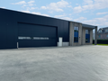 Het betreft de verhuur van een strategisch gelegen magazijn aan de rand van de Haven van Antwerpen. Dit magazijn is direct gelegen aan de A12/E19/Noorderlaan én perfect ontsloten voor nationale en internationale distributie.
De unit heeft een oppervlak