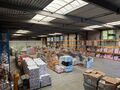 Het betreft de verhuur van een magazijn met kantoren in het bedrijvenpark Doornpark te Beveren, gelegen vlakbij de N70, dewelke voor een vlotte verbinding zorgt met de E34/E17.
Deze unit heeft een oppervlakte van ca. 1665 m², bestaande uit ca. 1375 m