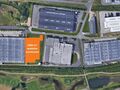 Het betreft de verhuur van een logistieke nieuwbouw-hub op een strategische locatie in de Haven van Gent. Gezien de ligging vlakbij de GCT-terminal van de Haven van Gent, krijgt u vlot toegang tot de binnenvaart en tot transport via de Noordzee. Daarnaast