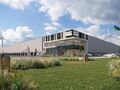 Het betreft de verhuur van een logistieke nieuwbouw-hub op een strategische locatie in het hart van North Sea Port, dewelke u vlot toegang geeft tot de binnenvaart en tot transport via de Noordzee. Daarnaast zijn de E40, E17 en E34 in een mum van tijd te 
