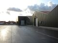 Het betreft de verhuur van een magazijn in het bedrijvenpark De Delften te Westmalle. Deze locatie is eenvoudig bereikbaar via de afrit Zoersel op de E34 (Antwerpen-Turnhout) ofwel de afrit Brecht op de E19 (Antwerpen-Breda).
Dit magazijn heeft een opper