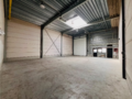 Het betreft de verhuur van een magazijn in het bedrijvenpark De Delften te Westmalle. Deze locatie is eenvoudig bereikbaar via de afrit Zoersel op de E34 (Antwerpen-Turnhout) ofwel de afrit Brecht op de E19 (Antwerpen-Breda).

Dit magazijn heeft een opper