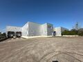 Het betreft de verkoop van een representatief bedrijfsgebouw op een perceel van ca. 8 559 m² in de industriezone "Pullaar 1" te Puurs. Dit gebouw geniet een strategische ligging dankzij de nabijheid van de A12 (Antwerpen - Brussel) op 2 km en de N16 (Mec