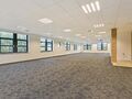 Deze gelijkvloerse kantoorruimte van ca. 355 m² is gelegen binnen het E19 Business Park te Mechelen en is onmiddellijk beschikbaar.
De ruimte biedt een verzorgde en functionele kantooromgeving met flexibele indelingsmogelijkheden. Dankzij de ligging op