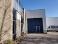 Het betreft de verhuur van een representatieve KMO-unit op een zeer centrale locatie te Aartselaar, met een vlotte verbinding naar de A12.
De unit omvat ca. 730 m², bestaande uit 430 m² opslagruimte met mezzanine en 300 m² kantoorruimte. De unit heef
