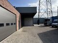 Dit ruime magazijn van ca. 560 m&sup2; biedt dankzij de vrije hoogte van ca. 6 meter en de elektrische sectionaalpoort van ca. 4 x 4,5 meter een uitstekende basis voor opslag, logistiek of andere bedrijfsactiviteiten.

De troeven van dit magazijn:

Ruime oppe