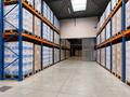 Dit ruime magazijn van ca. 560 m&sup2; biedt dankzij de vrije hoogte van ca. 6 meter en de elektrische sectionaalpoort van ca. 4 x 4,5 meter een uitstekende basis voor opslag, logistiek of andere bedrijfsactiviteiten.

De troeven van dit magazijn:

Ruime oppe
