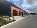 Binnen het nieuwbouwproject Langveld te Heist-op-den-Berg is momenteel nog circa 470 m² beschikbaar voor verhuur.
De beschikbare oppervlakte kan worden opgesplitst in onderstaande units, of eventueel in een andere configuratie in onderling overleg:
Uni