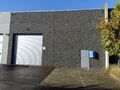 Deze kwalitatieve KMO-unit is gelegen in het bedrijvenpark Elzenbroek te Waarloos (Kontich) en geniet van een uitstekende bereikbaarheid dankzij de strategische ligging tussen Antwerpen en Brussel, met een vlotte aansluiting op de E19.

De unit beschikt o