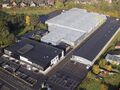 Het betreft de verhuur van een KMO-unit met kantoorruimte gelegen in Lokeren. Uitstekend gelegen langs de N70 (Antwerpen - Gent) en gemakkelijk bereikbaar via de E17, vinden we deze unit terug dewelke deel uitmaakt van bedrijvencomplex Grupo. De unit heef