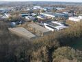 Binnen dit kleinschalige KMO-project te Molenstede-Diest zijn de laatste 2 units van elk ca. 209 m² beschikbaar. De oplevering is voorzien in Q1/Q2 2027.
Elke unit beschikt over 2 parkeerplaatsen, een vrije hoogte van 6 meter en een elektrische sectiona