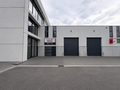 Gelegen langs de Prins Boudewijnlaan te Kontich bevindt zich deze KMO-unit binnen het recente “GATE 7 Business Park”, een kwalitatief KMO-project op een strategische locatie tussen Antwerpen en Brussel.
Het bedrijvenpark geniet van een uitstekende be